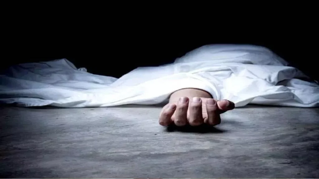 रात को घर की छत पर सोने गया मजदूर, नीचे गिरकर हो गई दर्दनाक मौत