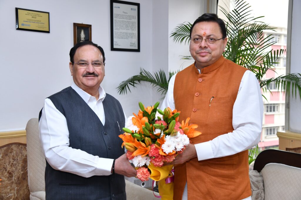 सीएम धामी ने केंद्रीय स्वास्थ्य मंत्री जे पी नड्डा से की भेंट ,आपातकालीन सेवाओं के लिए मांगा एक अतिरिक्त हेलीकॉप्टर