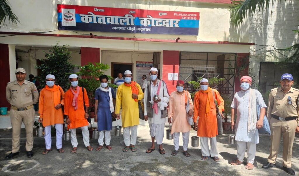 ऑपरेशन कालनेमि के तहत साधु-संतों के वेश में घूम रहे आठ ढोंगी बाबा गिरफ्तार