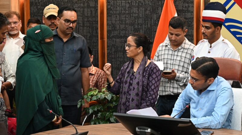 सीएम की प्रेरणा से डीएम का जन दर्शन कार्यक्रम बना न्याय, शिक्षा और सहायता का केंद्र