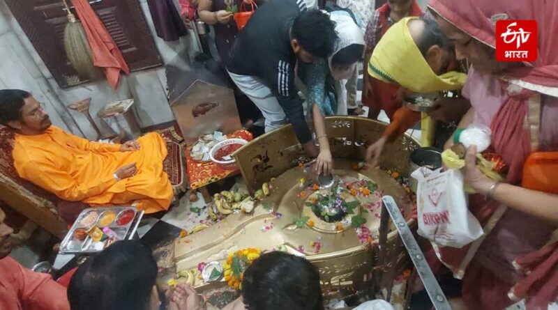 सावन का तीसरा सोमवार , शिव मंदिरों में उमड़ी श्रद्धालुओं की भीड़