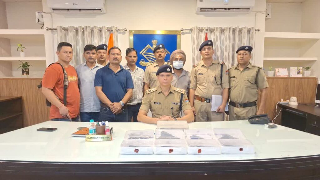 8 ऑटोमैटिक पिस्टल्स के साथ रुद्रपुर में हथियार तस्कर गिरफ्तार