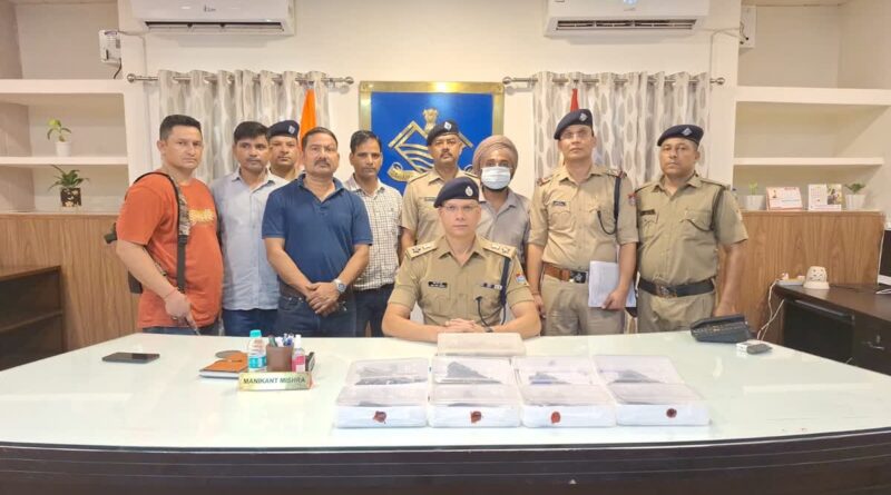 8 ऑटोमैटिक पिस्टल्स के साथ रुद्रपुर में हथियार तस्कर गिरफ्तार