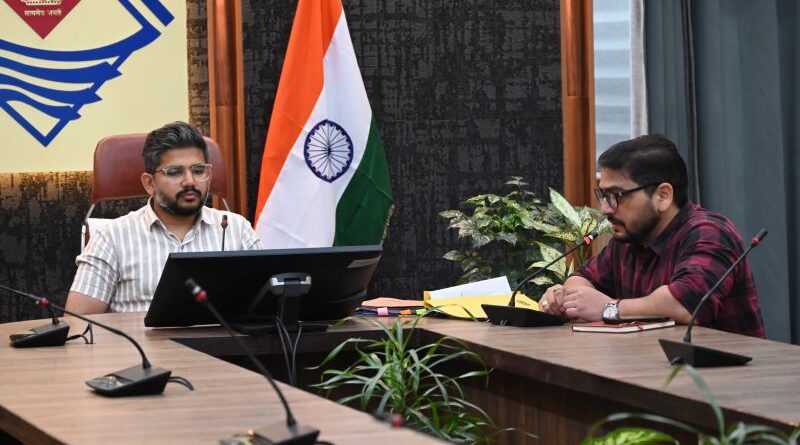 त्रिस्तरीय पंचायत चुनाव को लेकर कार्मिकों का हुआ पहला रेन्डमाइजेशन