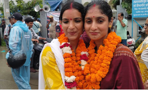 देवरानी जेठानी की जोड़ी ने सबको पिला दिया पानी, दोनों जीते