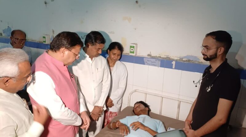 हरिद्वार पंहंुचे सीएम धामी, घायलों का हाल चाल जाना