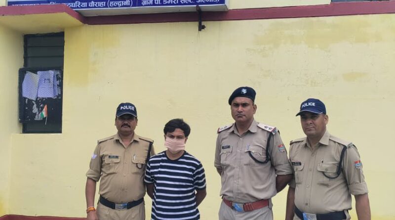 अल्मोड़ा पुलिस की नशा तस्करी के ख़िलाफ़ मुहिम में 4 लाख के गांजे के साथ तस्कर दबोचा