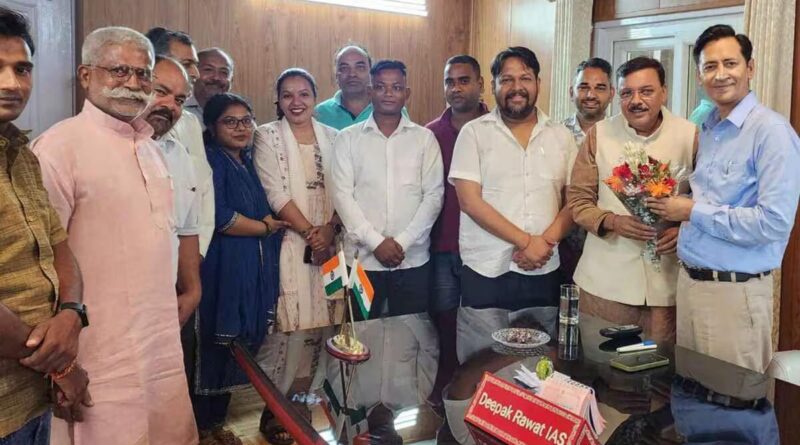 कुमाऊं कमिश्नर दीपक रावत से मिलकर पूर्व विधायक ने की 750 परिवारों का भविष्य सुरक्षित कराने की मांग