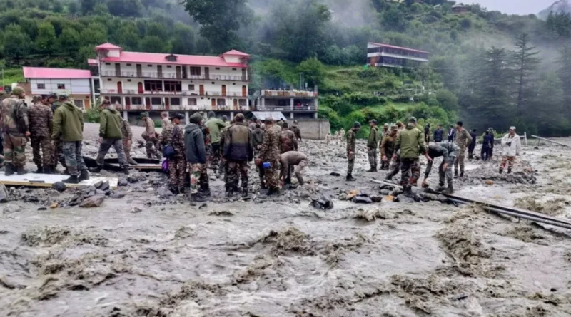 धराली में हेली से रेस्क्यू अभियान नहीं हुआ शुरू, लापता लोगों की मलबे में तलाश जारी