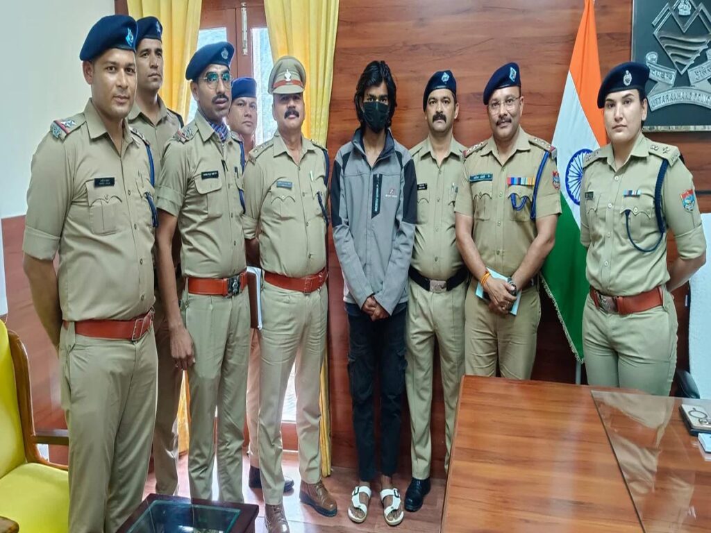 शातिर बदमाश गिरफ्तार,दिन में कबाड़ खरीदने के बहाने करता था रेकी, रात को चोरी
