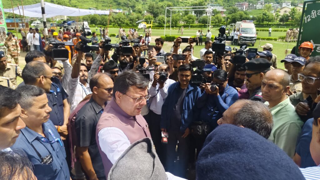 धराली आपदा: मुख्यमंत्री पुष्कर सिंह धामी स्वयं कर रहे निगरानी और निर्देशन