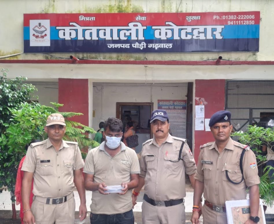 फेसबुक फ्रैंडशिप में नकली फौजी ने युवती से ठग लिए सवा लाख रुपए