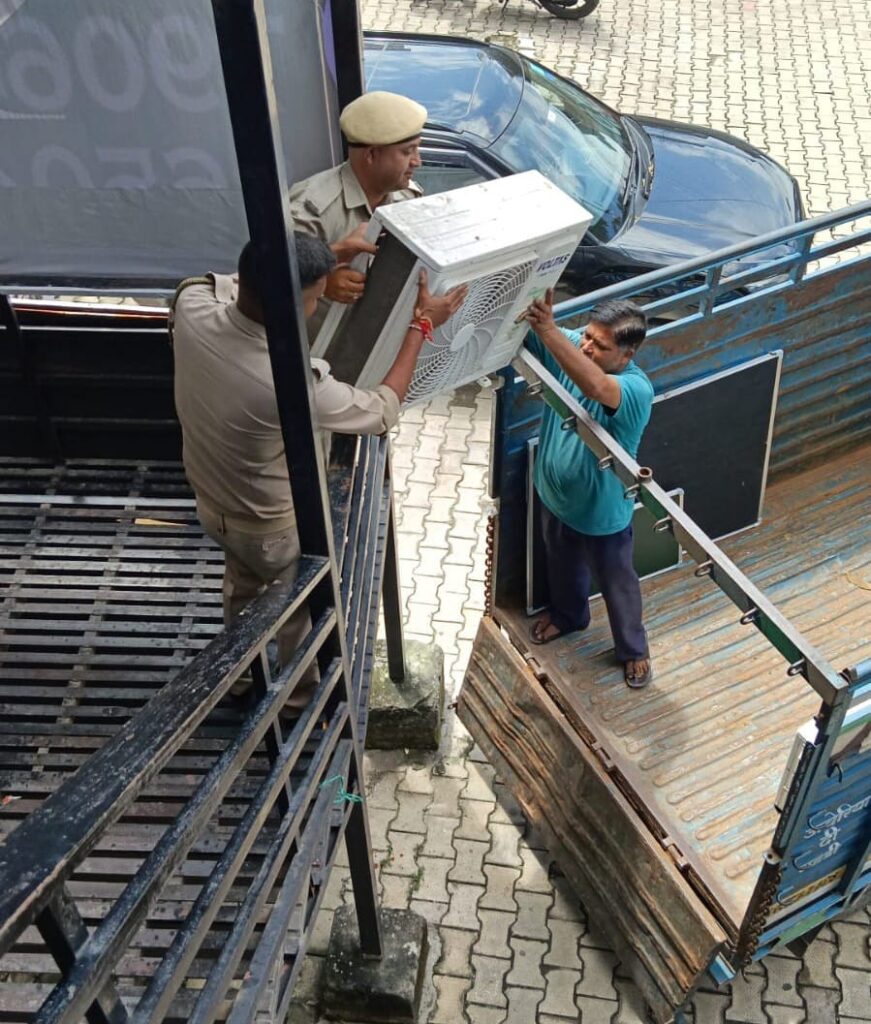 केनफिन होम लि बैंक ने विधवा  को प्रताड़ित, डीएम ने प्रबन्धक की काटी 22 लाख की आरसी