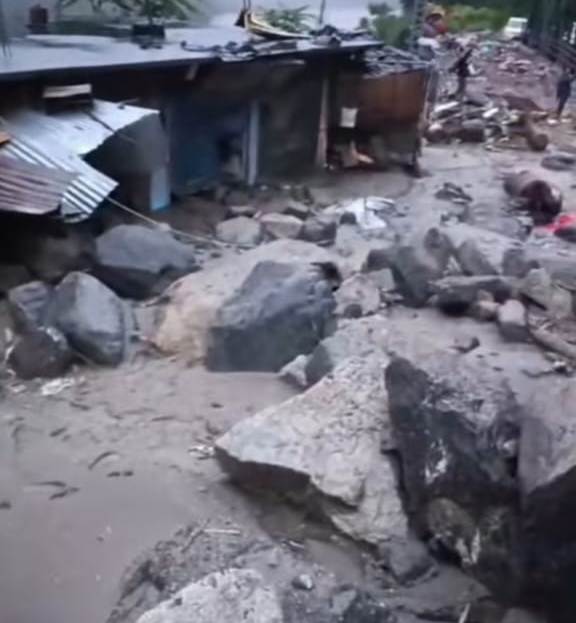 आपदा में आंखों के सामने सैलाब में बह गया पिता, कुछ नहीं कर पाया बेबस बेटा
