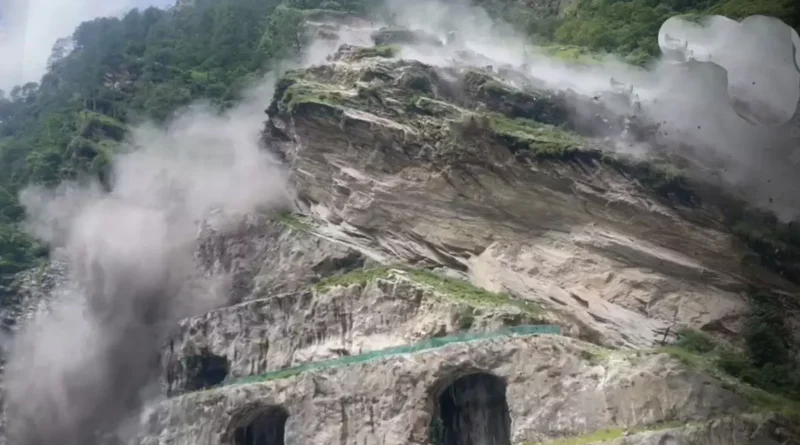 जल विद्युत परियोजना साइट पर टूटी चट्टान, 12 घायल, चार गंभीर