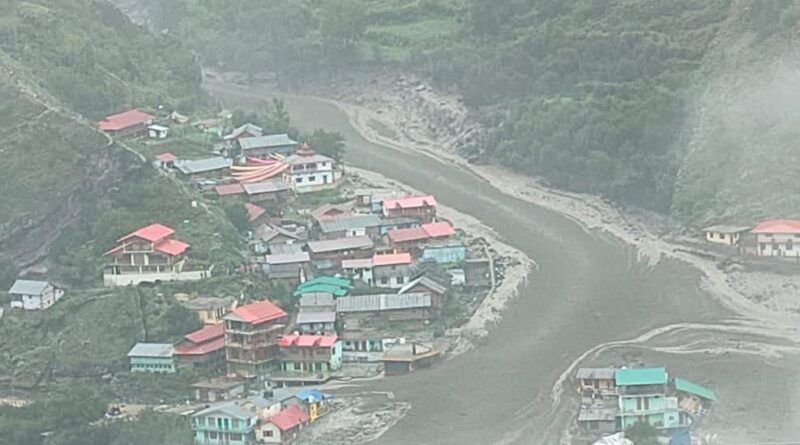 बादल फटने से आई विनाशकारी बाढ़, 10 से 12 मजदूरों के दबे होने की आशंका