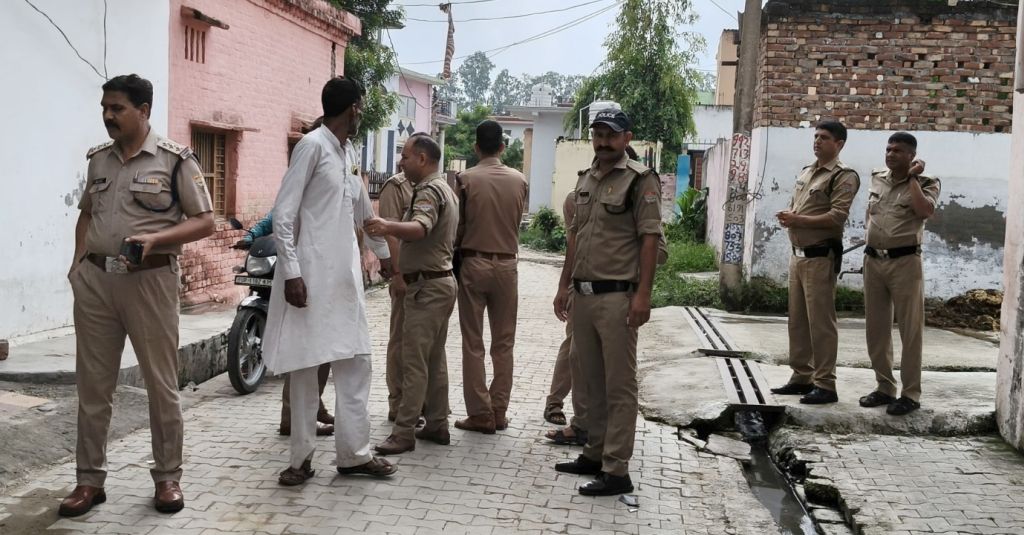 बाप व बेटे को मारी गोली, मची अफरा तफरी,जांच शुरू