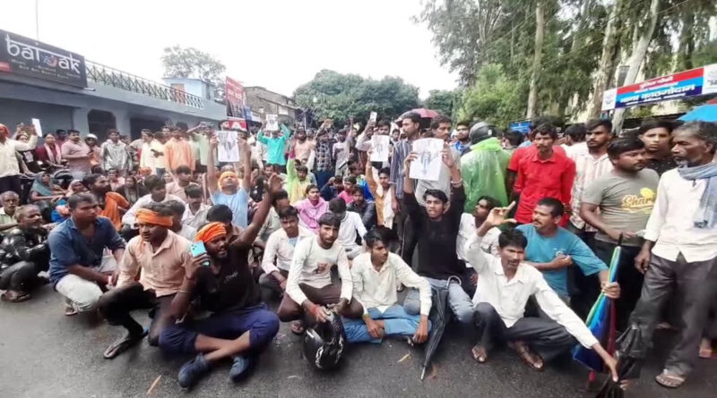 खेत में दबी मिली बच्चे की सिर कटी लाश, परिजनों ने किया पुलिस चौकी का घेराव