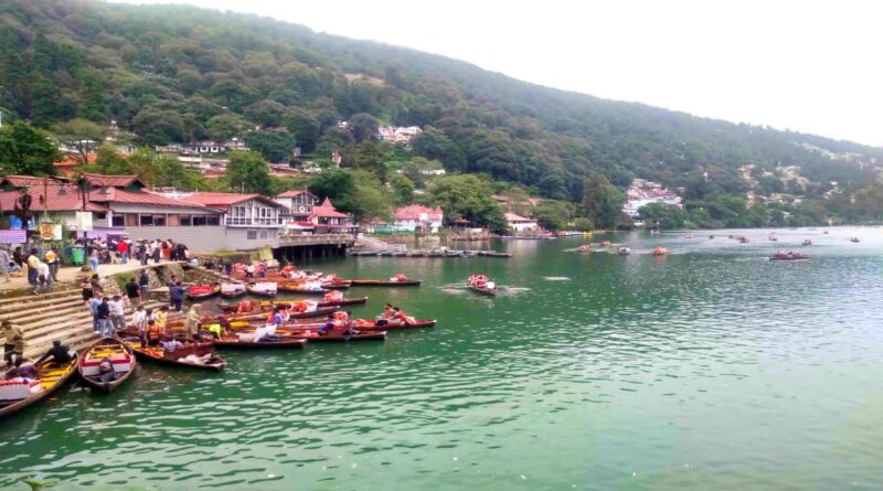 लगातार दरक रहे पहाड़, नैनीताल में भू-स्खलन का खतरा