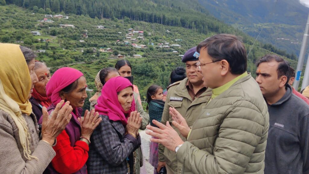 मुख्यमंत्री ने धराली में आपदा प्रभावित क्षेत्रों का दौरा किया