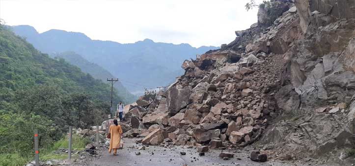 अतिवृष्टि के चलते जौनसार बावर के 10 मोटर मार्गों पर रहा यातायात ठप , ग्रामीणों की दिनचर्या प्रभावित