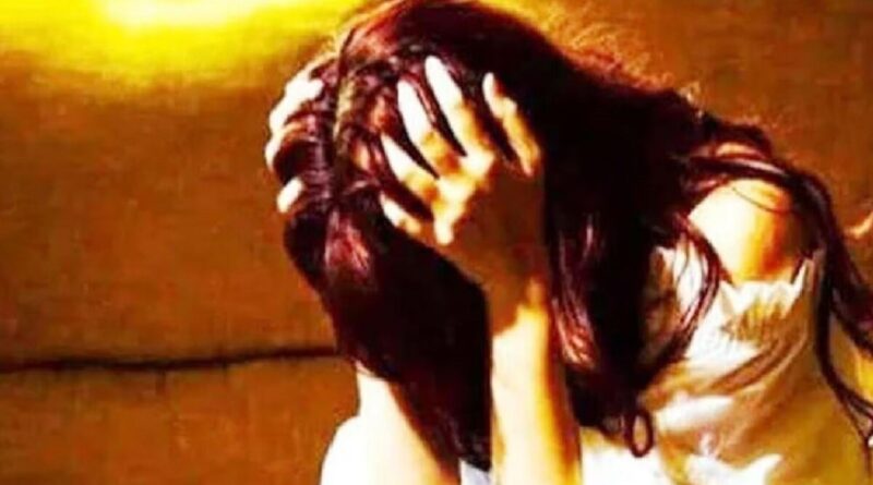 अश्लील इशारे का विरोध करने पर गर्भवती की पिटाई से गर्भपात,मामला दर्ज