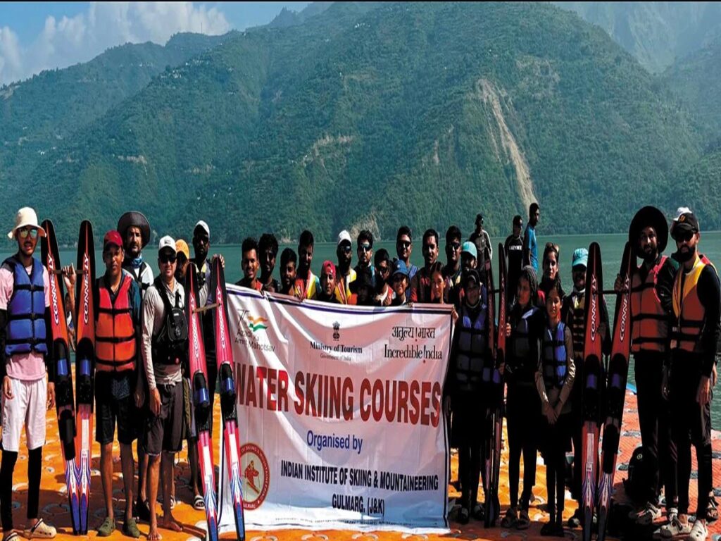 टिहरी झील में जम्मू-कश्मीर के आईआईएसएम ने वाटर स्कीइंग कोर्स किया शुरू  