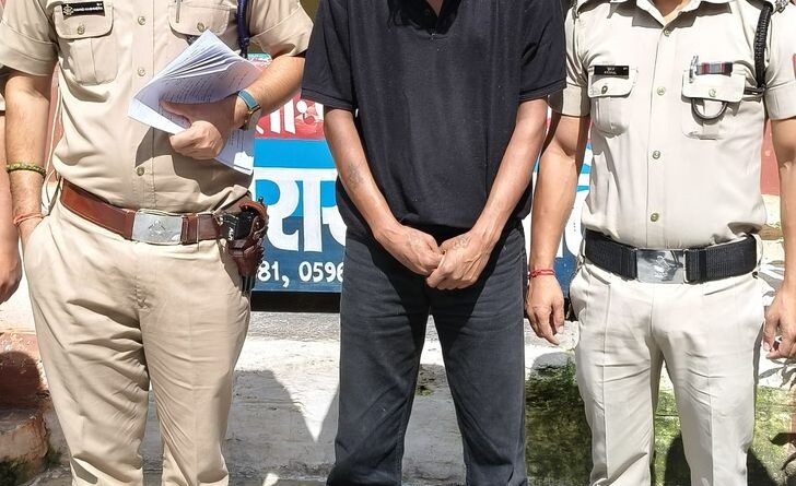 पुलिस ने किया चोरी का खुलासा, आठ घंटे में ही आरोपी गिरफ्तार