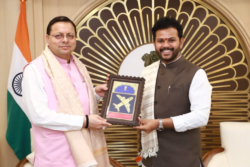 उत्तराखंड में हवाई सेवाओं के विस्तार को लेकर केंद्रीय नागरिक उड्डयन मंत्री से मिले सीएम