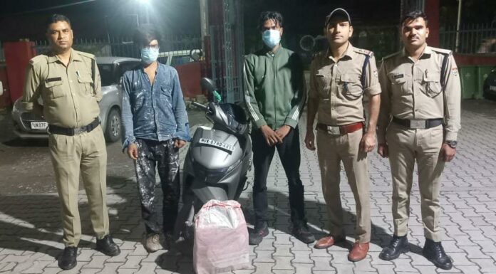 मोबाइल टावर से केबिल चोरी करने के आरोप में दो गिरफ्तार, स्कूटी सीज