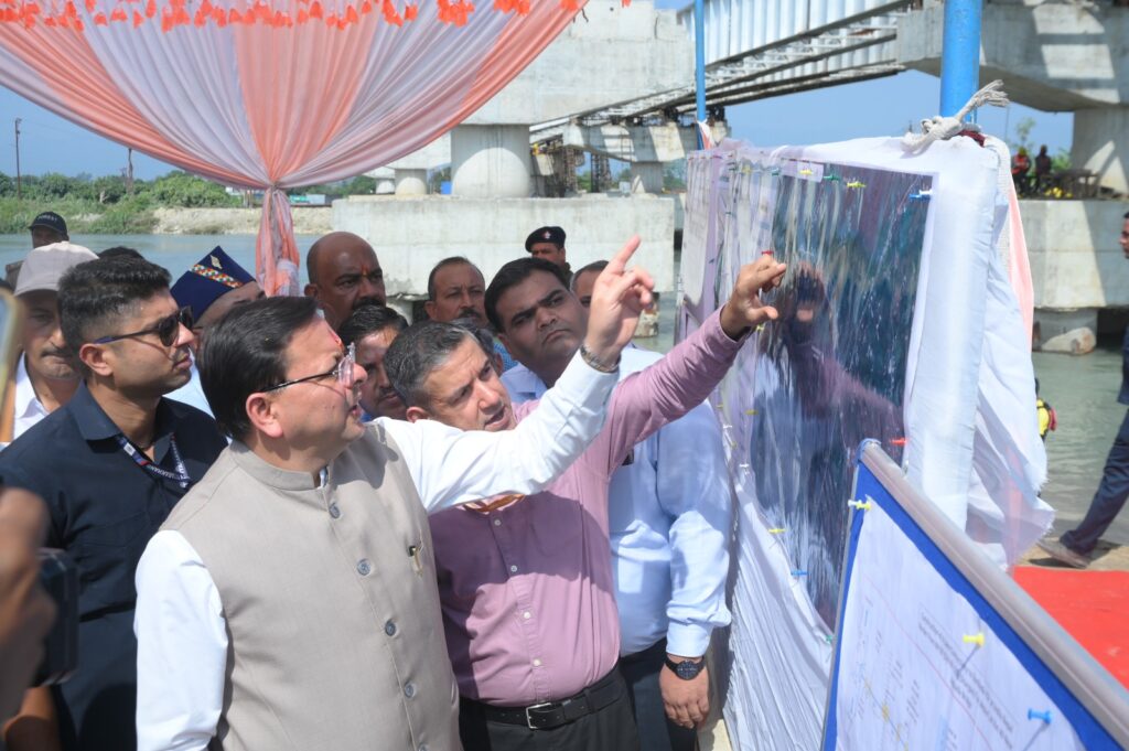सीएम धामी ने  किया 500 करोड़ की लागत से निर्मित होने वाली आधुनिक लैंड पोर्ट परियोजना  का स्थलीय निरीक्षण   