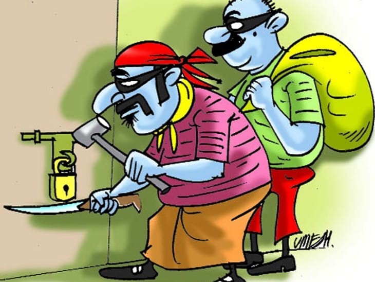 बच्चे लेने स्कूल गई महिला, चोरों ने घर से नगदी और गहनों पर कर दिया हाथ साफ 