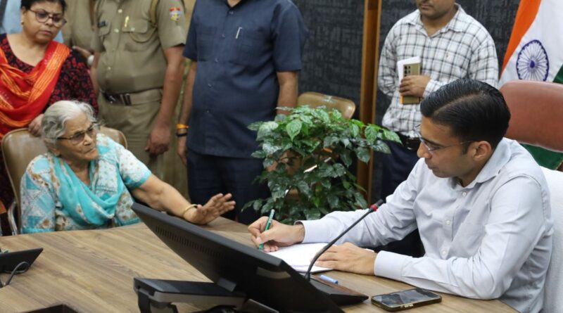 समाजकल्याण विभाग 28, 29 व 30 अक्टूबर को लगाएगा शिविर,डीएम ने दिव्यांग प्रमाण पत्र व आधार बनाने के दिए निर्देश