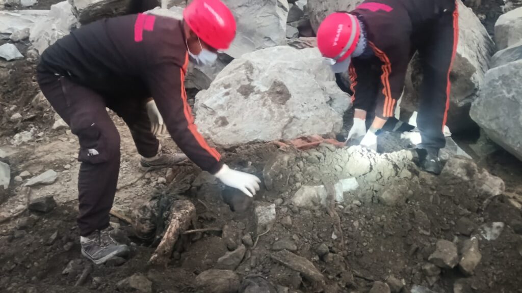 दो माह के बाद मिले छेनागाड़ आपदा में लापता लोगों के शव,24 वर्षीय कुलदीप सिंह के रूप में हुई एक शव की शिनाख्त