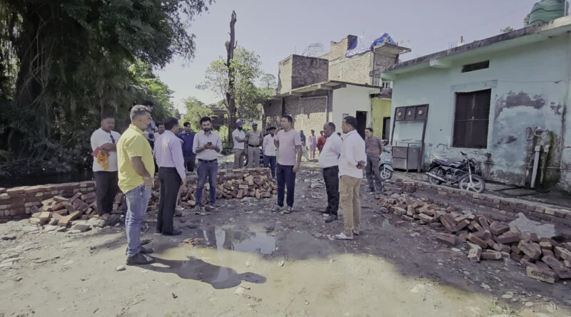 भूमि को अतिक्रमण मुक्त कराने के बाद पार्क निर्माण कार्य शुरू