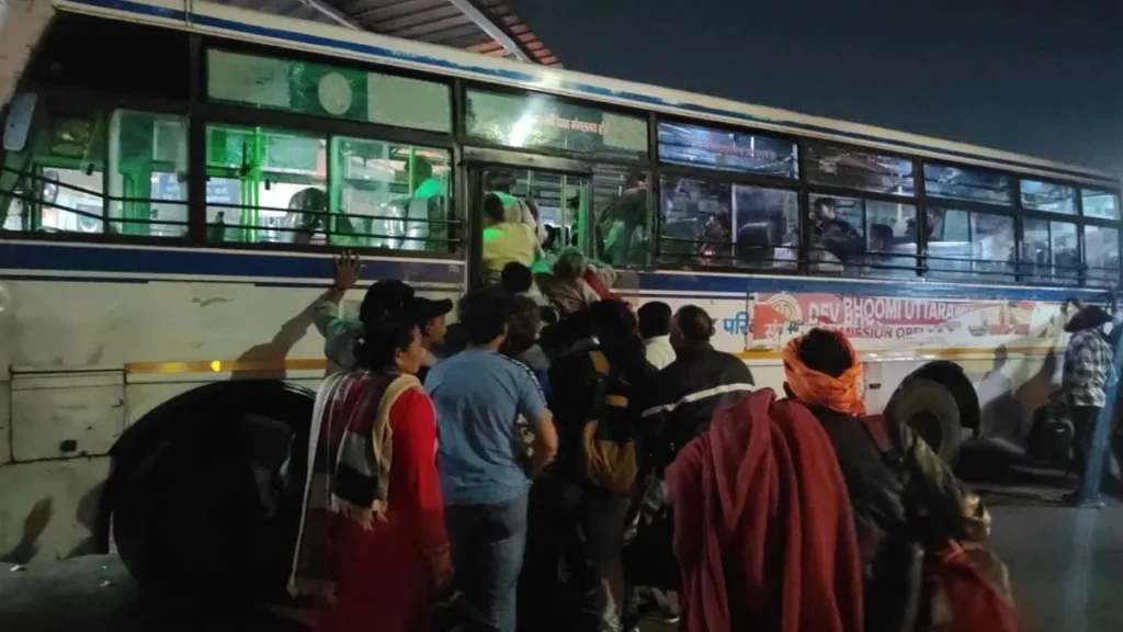 शराब के नशे में चालक ने 96 किमी दौड़ाई बस पांच घंटे खतरे में रहे 22 लोग