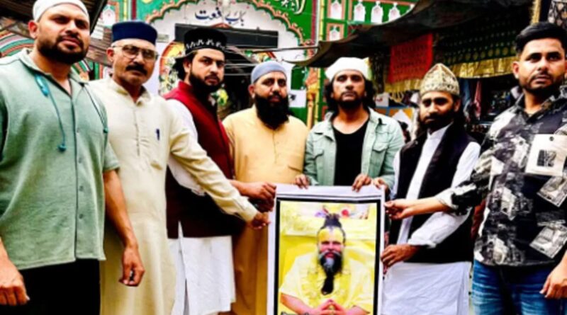 संत प्रेमानंद महाराज की सलामती के लिए मुस्लिम समुदाय के लोगों ने चढ़ाई पिरान कलियर में चादर