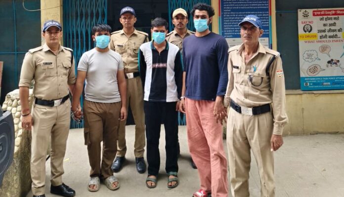 सस्ते आईफोन बेचने के नाम पर ठगी करने के तीन आरोपी गिरफ्तार