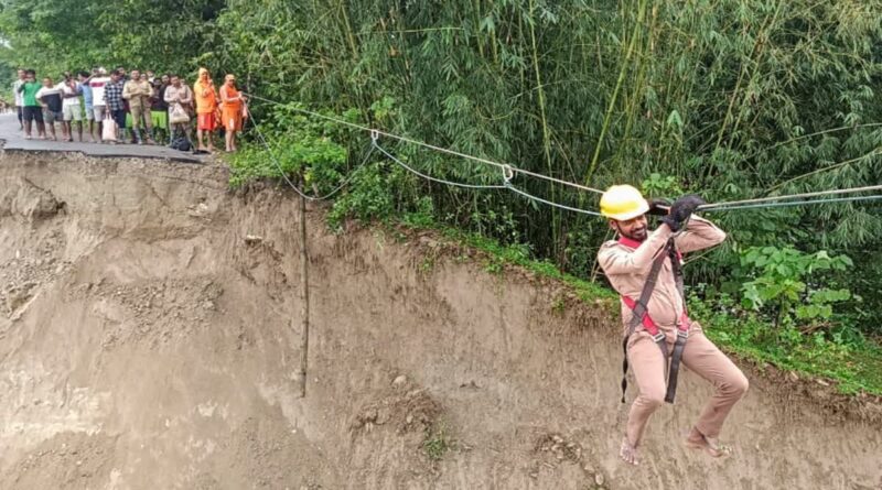 दार्जिलिंग मे तबाहीः मूसलाधार बारिश के बाद भूस्खलन से 23 लोगों की मौत