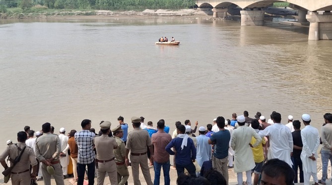 पत्नी की बेवफाई से आहत होकर चार बच्चों संग यमुना में कूदा सलमान,शवों की तलाश जारी