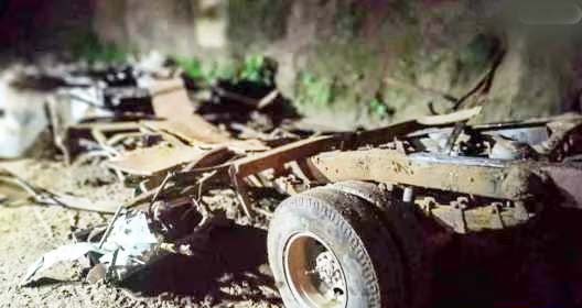 हिमांचल में बड़ा हादसाः पहाड़ी दरकने के बाद मलबे में दबी बस, 18 की मौत