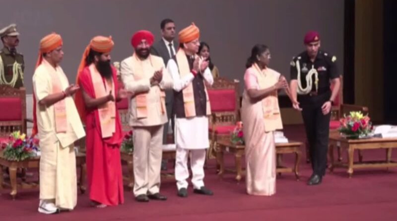 राष्ट्रपति मुर्मू का उत्तराखंड दौरा, पतंजलि यूनिवर्सिटी दीक्षांत समारोह में हुई शामिल, बांटे गोल्ड मेडल