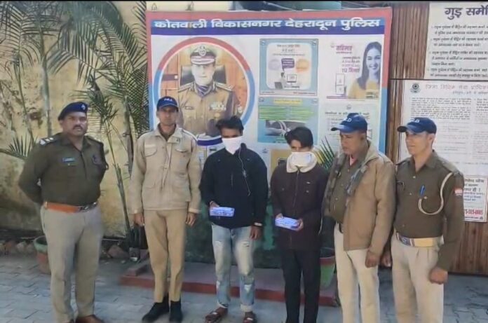 बुर्जुग से पैसे छीनने के आरोपीे दो सगे भाई गिरफ्तार,दोनों आरोपी नशे के आदी