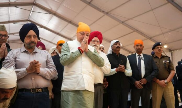 सीएम धामी गुरु पर्व के मौके पर गुरुद्वारा श्री गुरूसिंह सभा पहुंचे