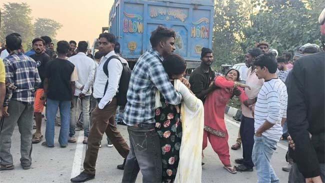 तेज रफ्तार डंपर की चपेट में आकर युवक की मौत, साथी गम्भीर घायल