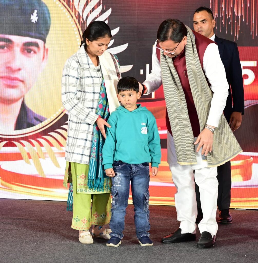 सीएम धामी ने शहीदों के परिजनों के संघर्ष, पीड़ा देश के प्रति अटूट निष्ठा को बताया प्रेरणादायक