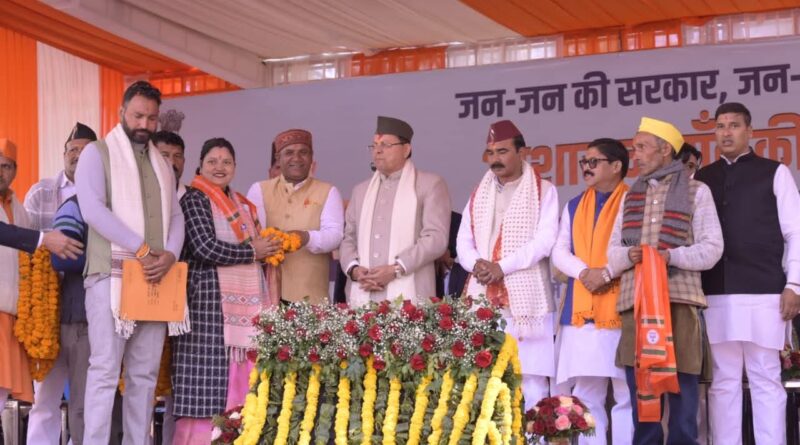 ‘जन-जन की सरकार, जन-जन के द्वार’ शिविर में शामिल हुए सीएम धामी