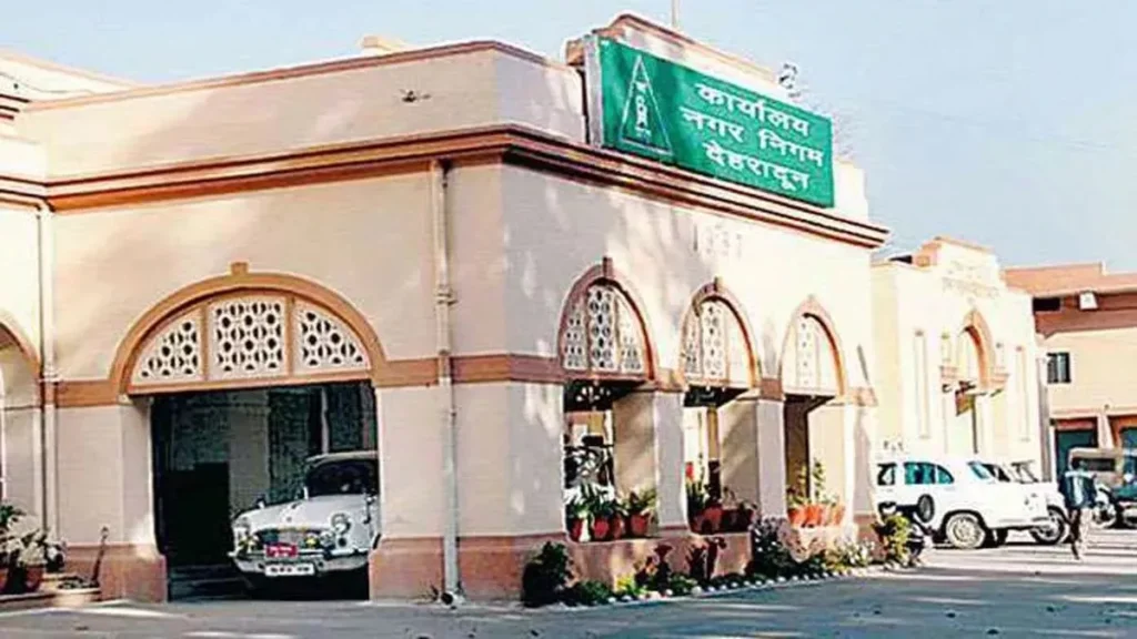 ड्रोन से निगरानी, कूड़ा डम्प करते पकड़े जाने पर किया गया पांच लोगों का चालान