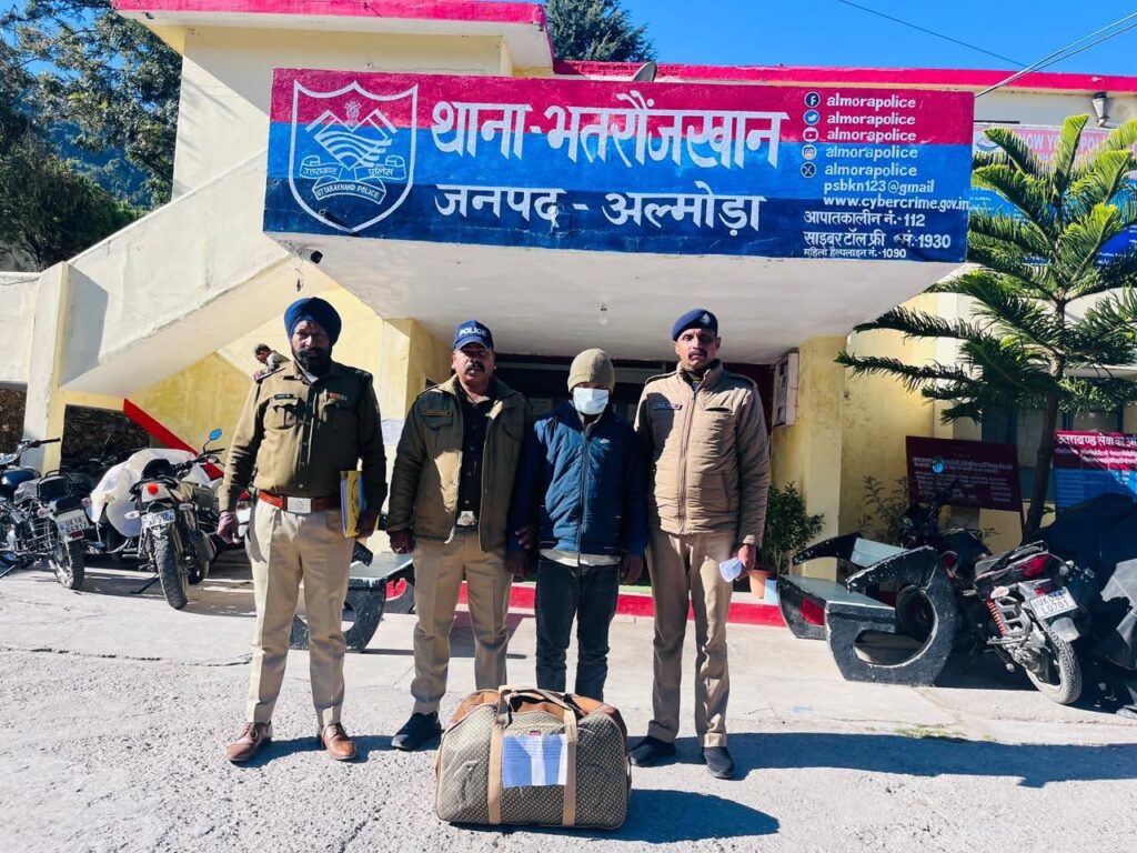 भतरौजखान में पुलिस ने पकड़ा गांजा तस्कर, 2.93 लाख का गांजा बरामद