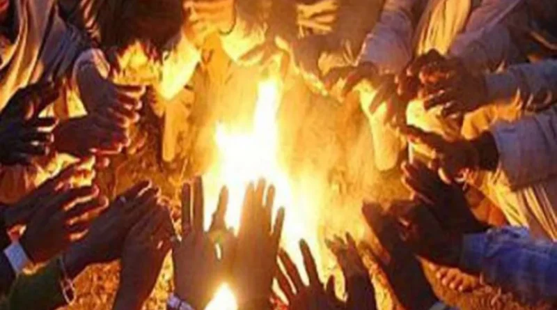नगर निगम की ओर से महज पांच स्थानों पर जलाए जा रहे अलाव, ठंड से परेशान हैं गरीब